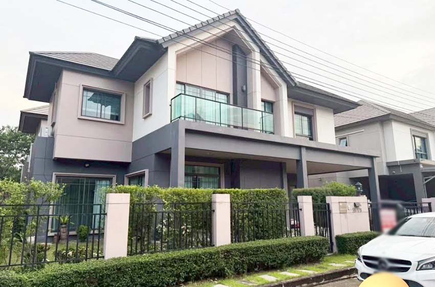 House with Shared Pool for rent in Chaengwattana